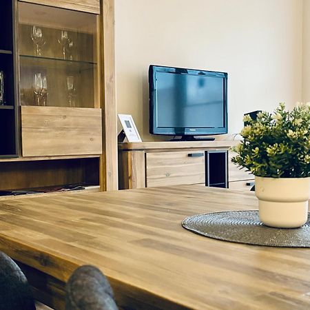 Kleine Auszeit -- Inklusive Parkplatz & Wifi, Geschirrspueler, Waschmaschine & Terrasse Mit Strandkorb -- Perfekt Fuer Urlaub & Business 샬베우츠 외부 사진