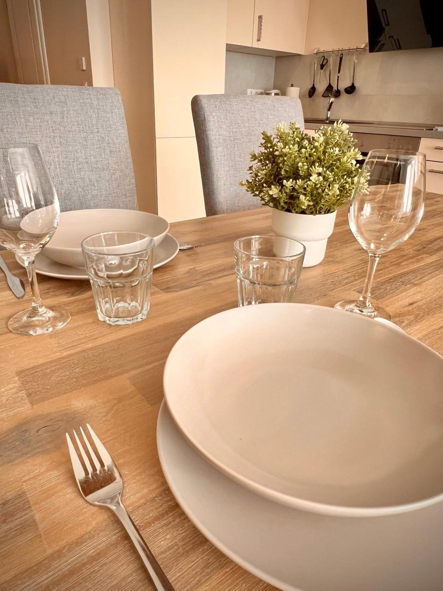 Kleine Auszeit -- Inklusive Parkplatz & Wifi, Geschirrspueler, Waschmaschine & Terrasse Mit Strandkorb -- Perfekt Fuer Urlaub & Business 샬베우츠 외부 사진