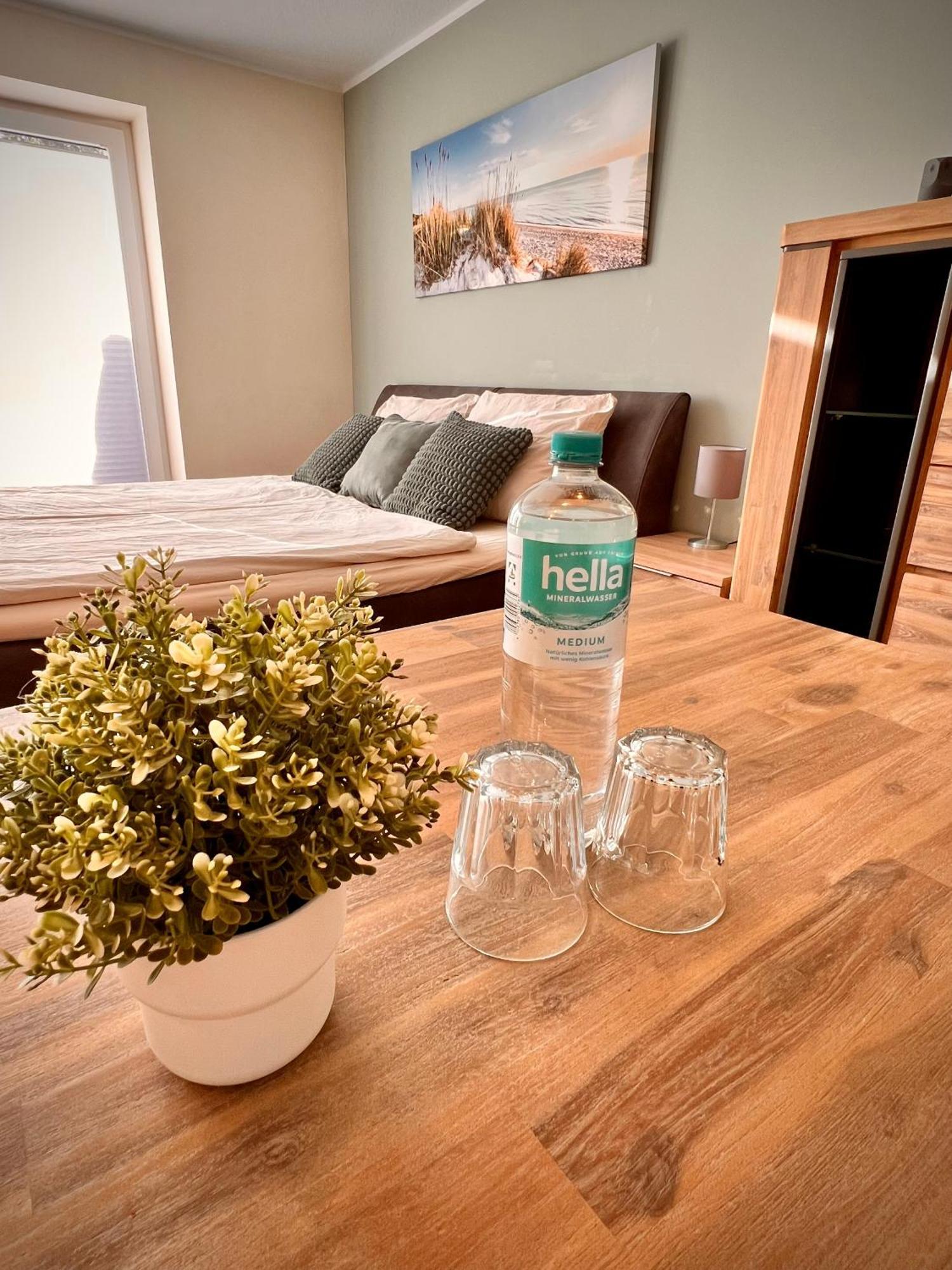 Kleine Auszeit -- Inklusive Parkplatz & Wifi, Geschirrspueler, Waschmaschine & Terrasse Mit Strandkorb -- Perfekt Fuer Urlaub & Business 샬베우츠 외부 사진