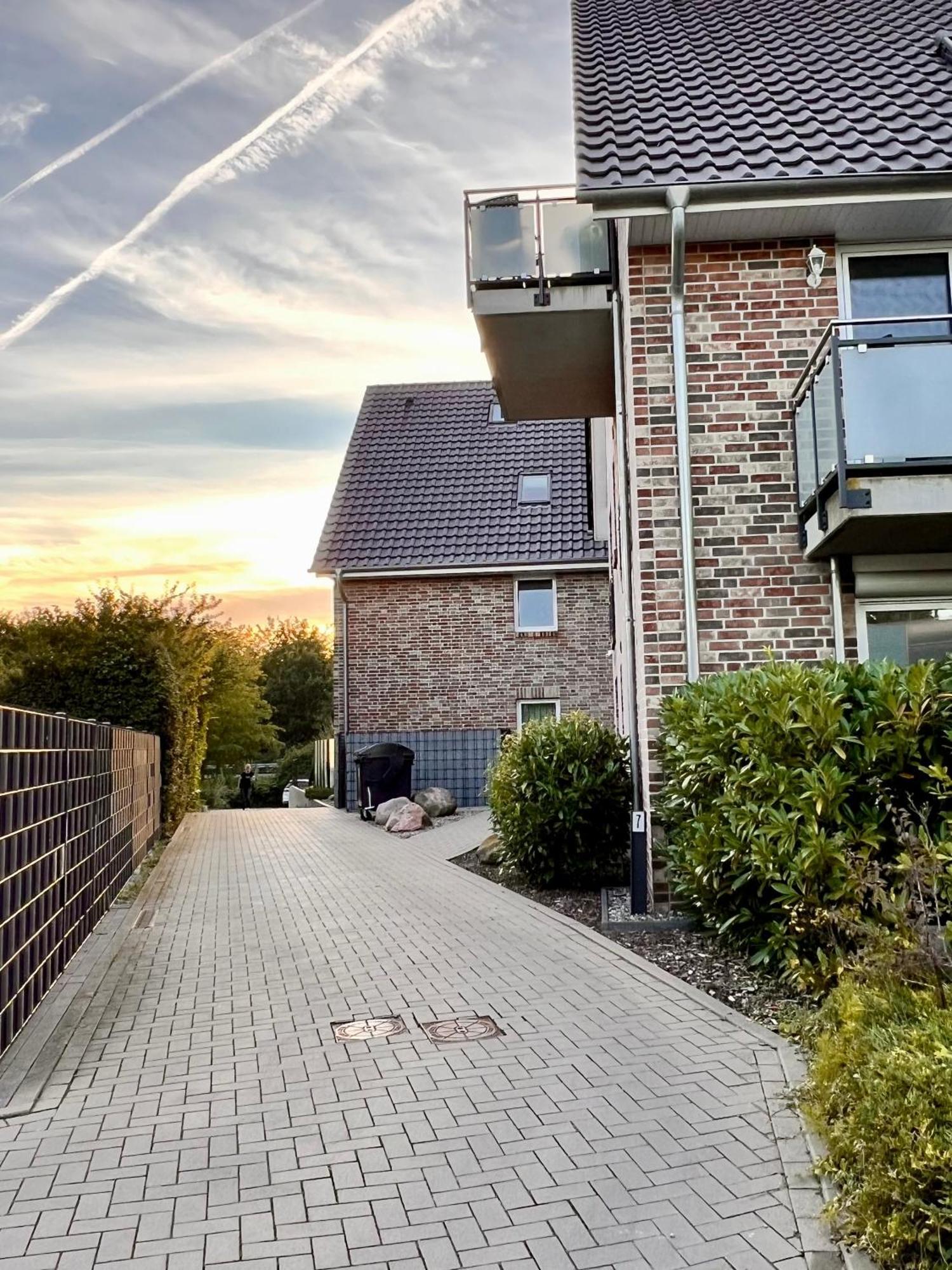 Kleine Auszeit -- Inklusive Parkplatz & Wifi, Geschirrspueler, Waschmaschine & Terrasse Mit Strandkorb -- Perfekt Fuer Urlaub & Business 샬베우츠 외부 사진