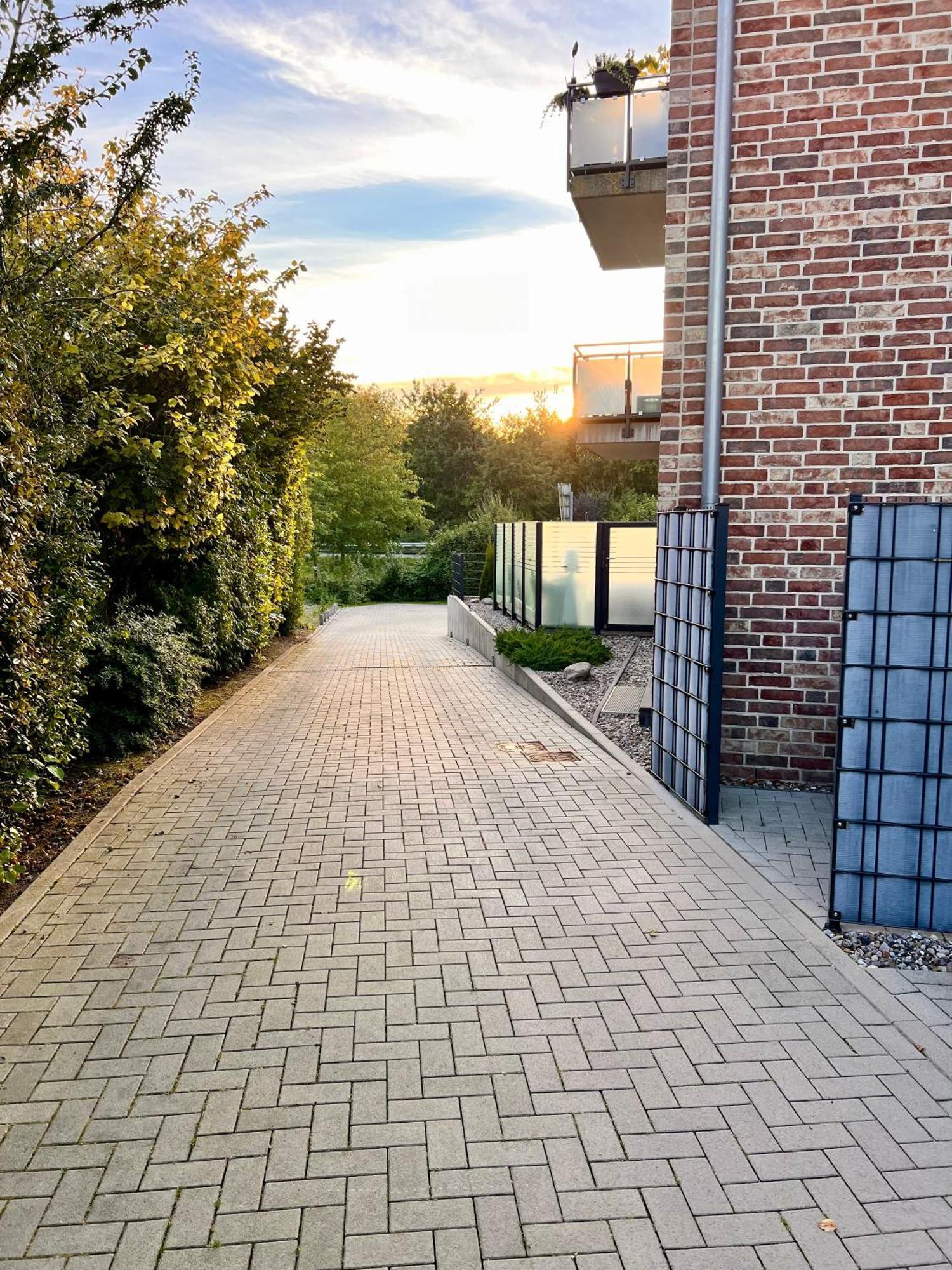 Kleine Auszeit -- Inklusive Parkplatz & Wifi, Geschirrspueler, Waschmaschine & Terrasse Mit Strandkorb -- Perfekt Fuer Urlaub & Business 샬베우츠 외부 사진