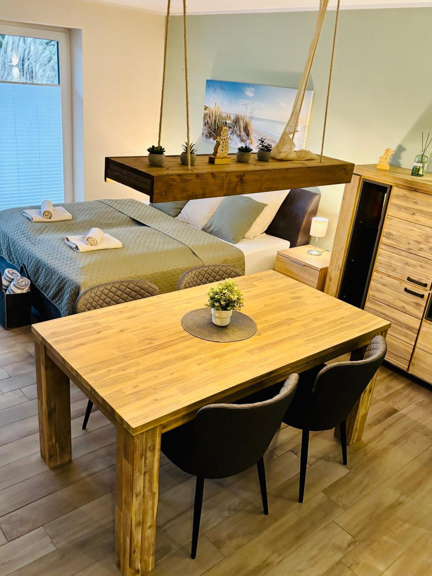 Kleine Auszeit -- Inklusive Parkplatz & Wifi, Geschirrspueler, Waschmaschine & Terrasse Mit Strandkorb -- Perfekt Fuer Urlaub & Business 샬베우츠 외부 사진